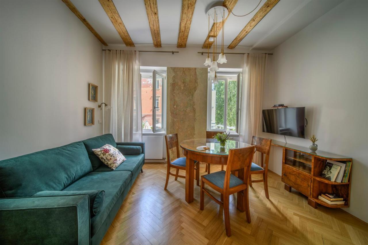 Karinatura Ljubljana Exterior foto