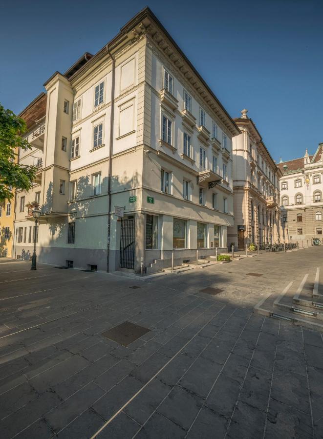 Karinatura Ljubljana Exterior foto